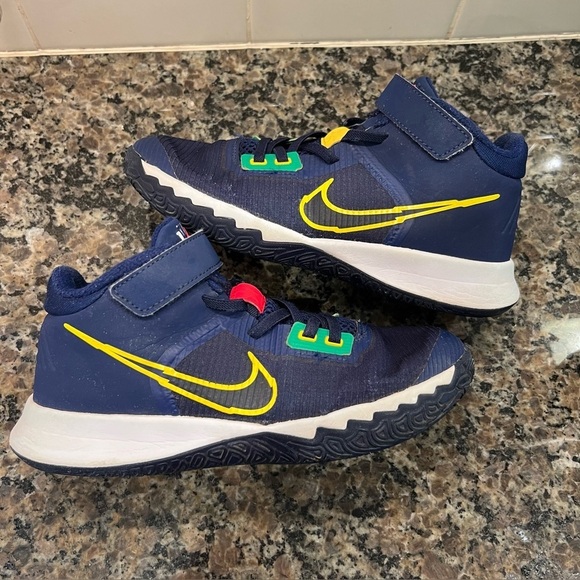 Nike Kids Kyrie Flytrap IV Shoes Blue Yellow Velcro Boys Girls Size 3Y Kids - Picture 2 of 9